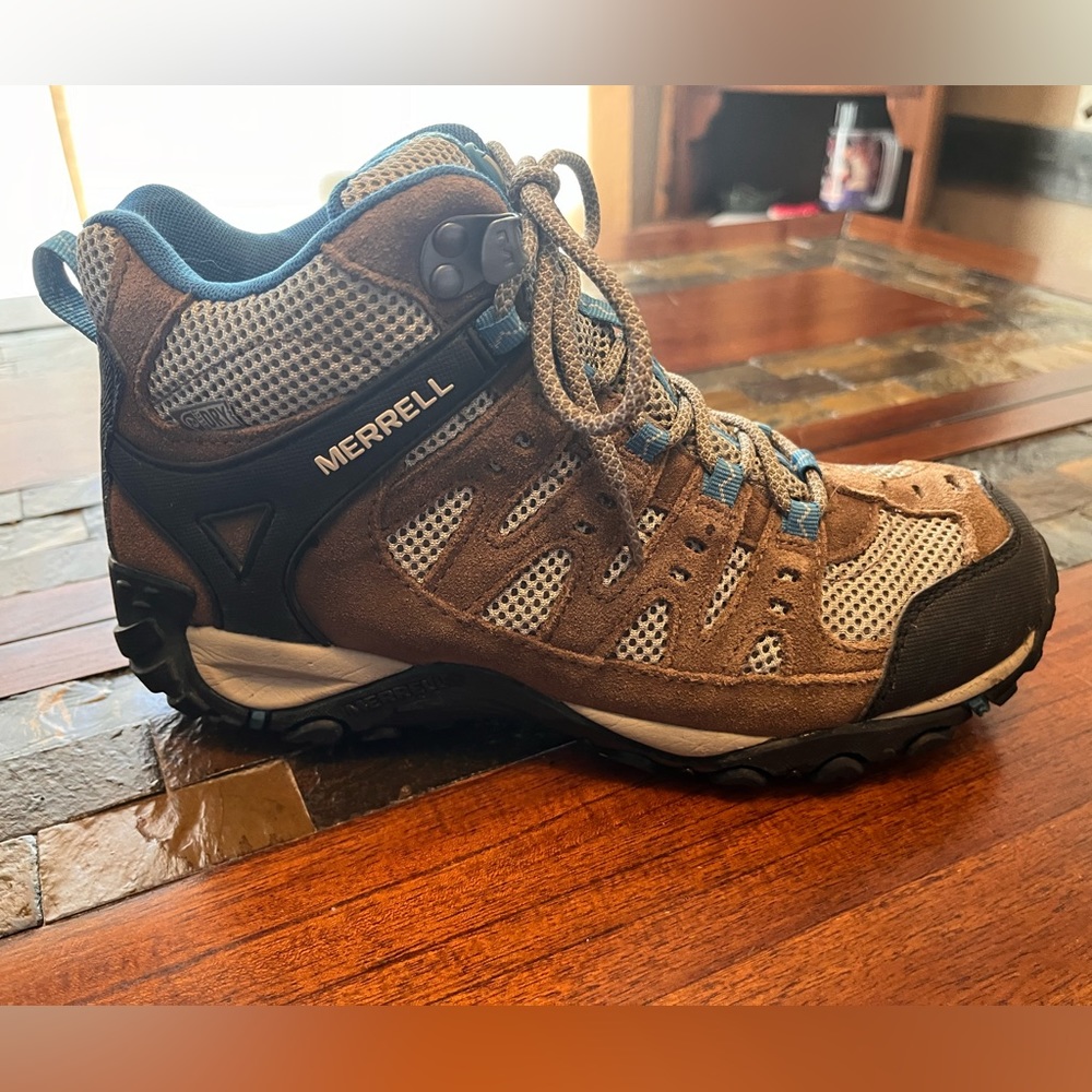 Merrell Women’s Hiking Boots Size 7
